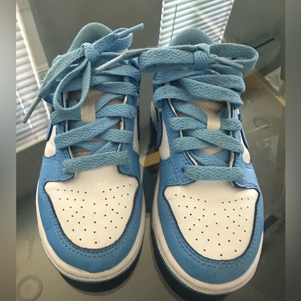 Kids dunk low